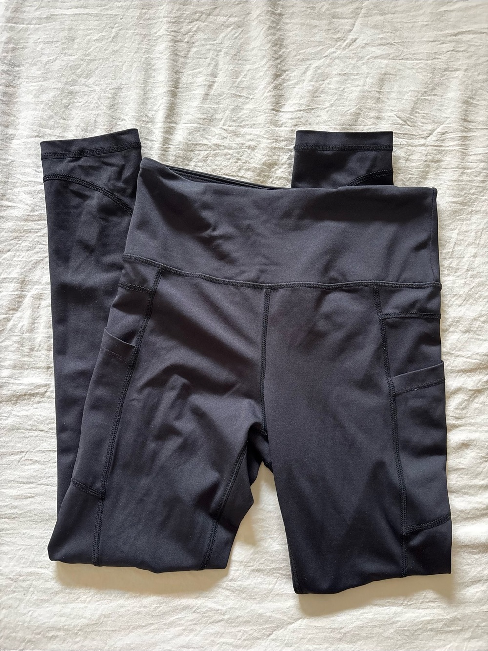 Women’s High-Waist Black Workout Leggings with Side Pockets